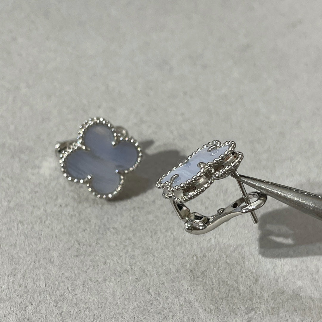 „Glow Jewelry“ KLEE-CHALCEDON-SILBEROHRSTECKER