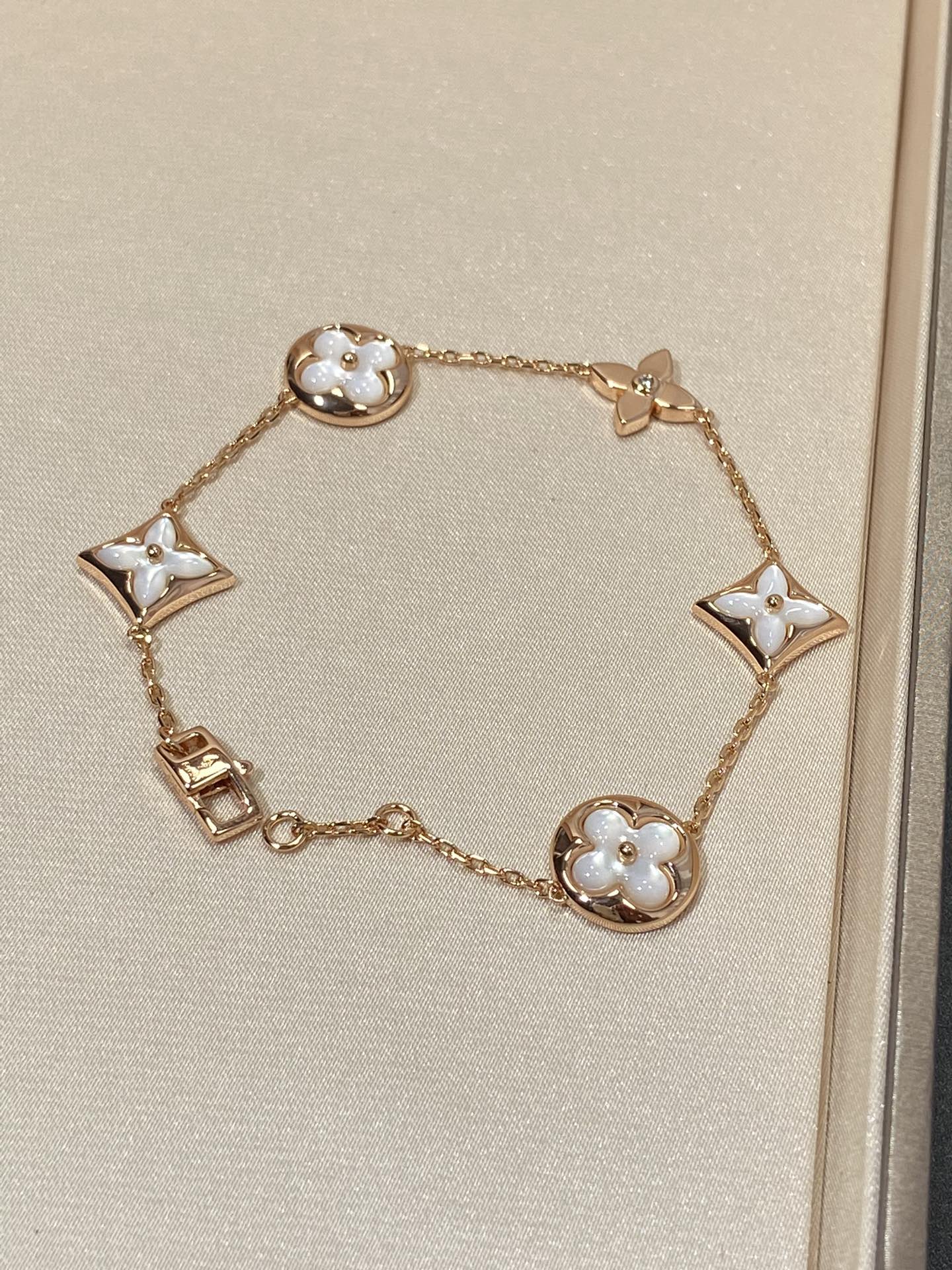 ¡®Glow Jewelry¡¯STAR AND SUN 5 MOTIF MOP PINK GOLD BRACELET