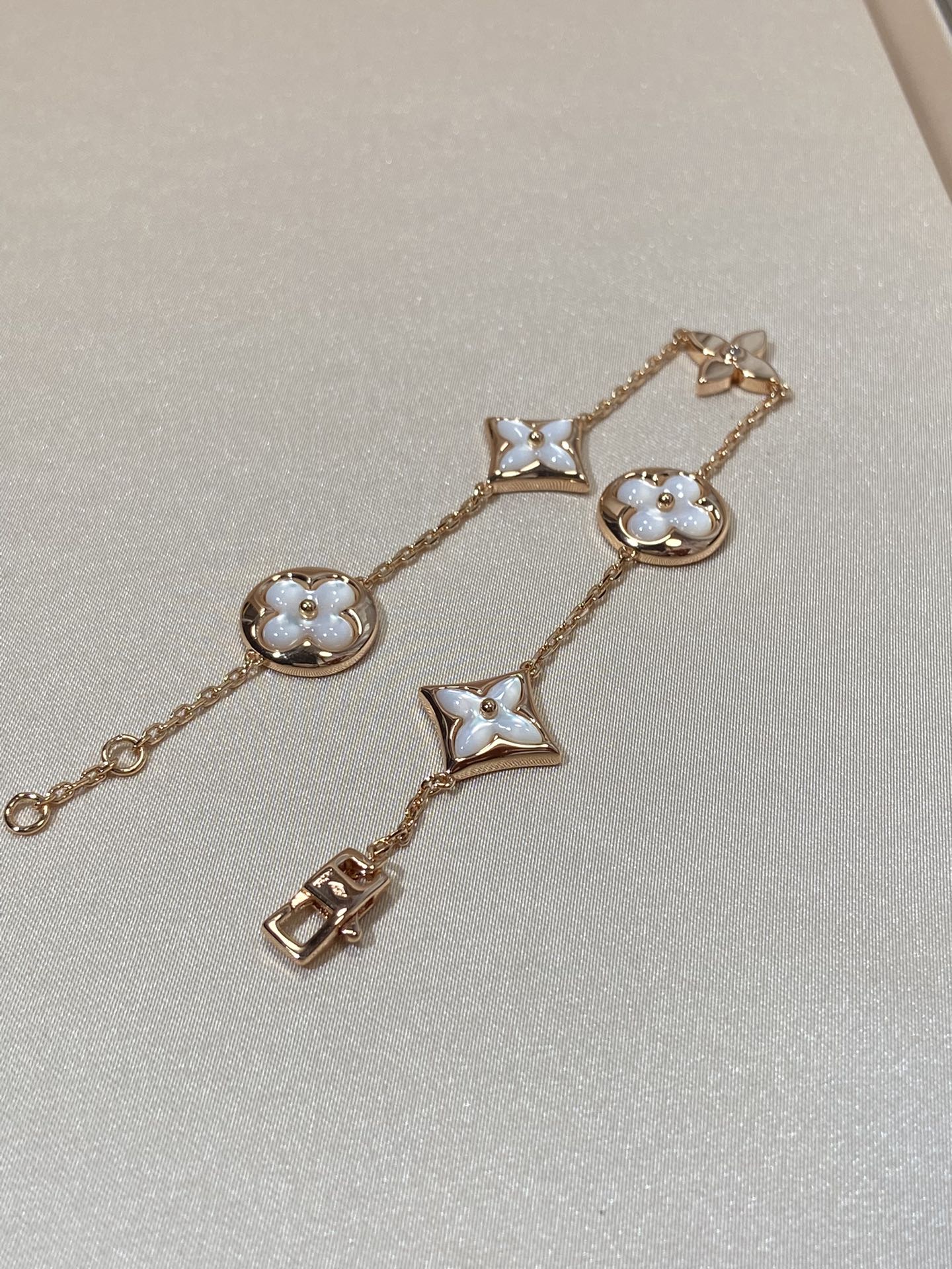 ¡®Glow Jewelry¡¯STAR AND SUN 5 MOTIF MOP PINK GOLD BRACELET