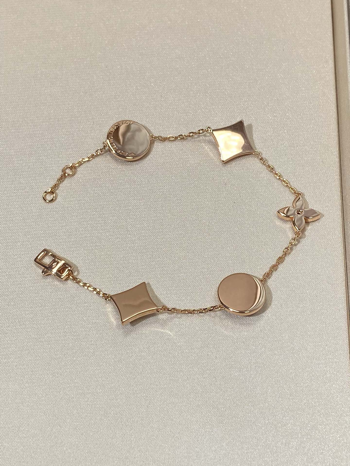 ¡®Glow Jewelry¡¯STAR AND SUN 5 MOTIF MOP PINK GOLD BRACELET