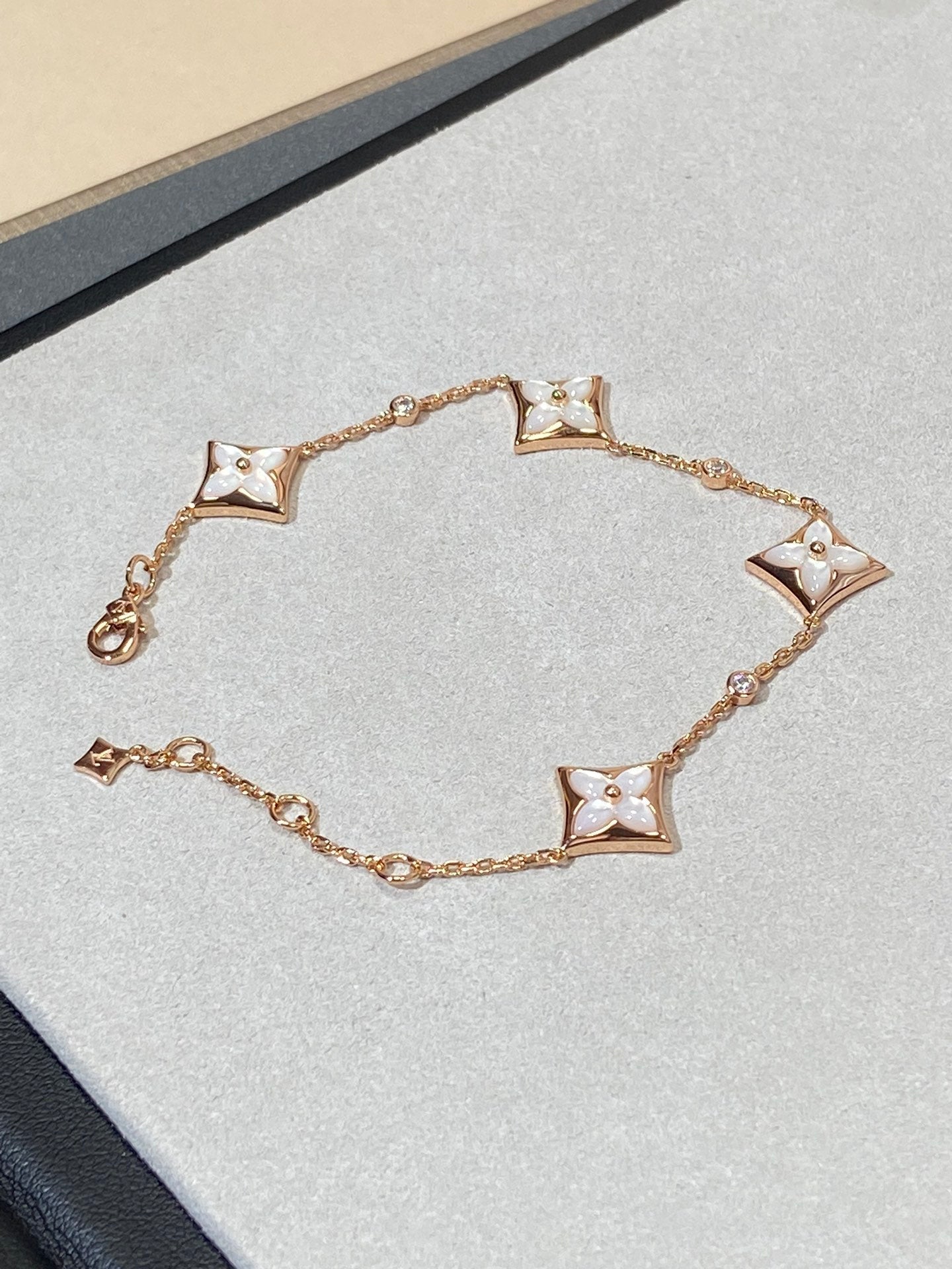 ¡®Glow Jewelry¡¯STAR 4 MOTIF MOP DIAMOND PINK GOLD BRACELET