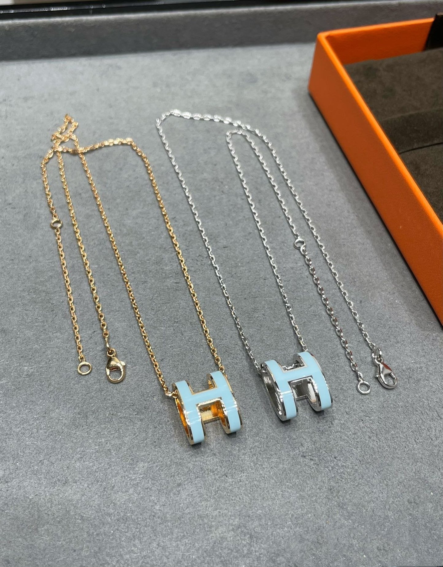 „Glow Jewelry“ POP H HIMMELBLAUE HALSKETTE