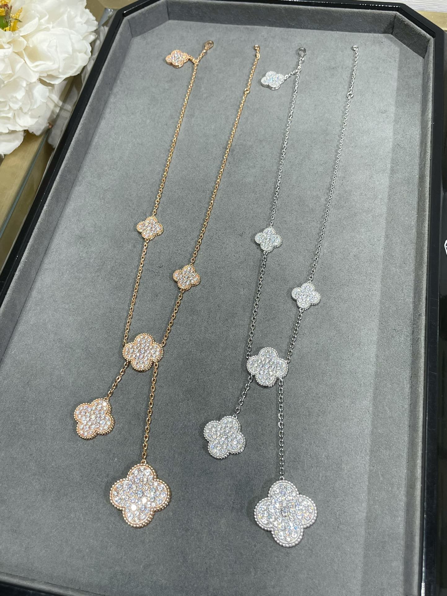 CLOVER 6 MOTIV HALSKETTE MIT DIAMANTEN-PAVÉ