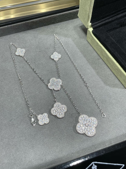 CLOVER 6 MOTIV HALSKETTE MIT DIAMANTEN-PAVÉ