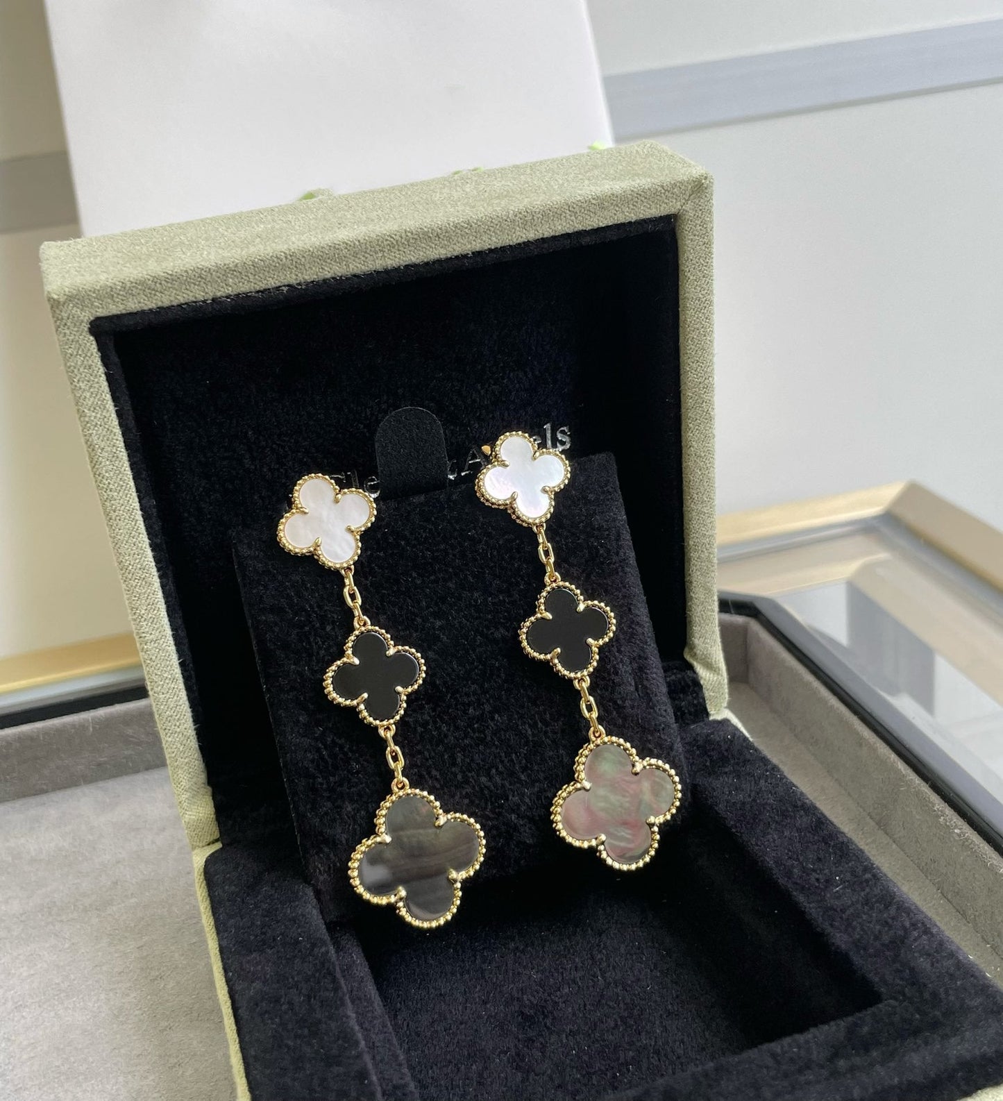 [Glow Jewelry]CLOVER 3 MOTIF MOP ONYX DARK MOP PINK GOLD EARRINGS
