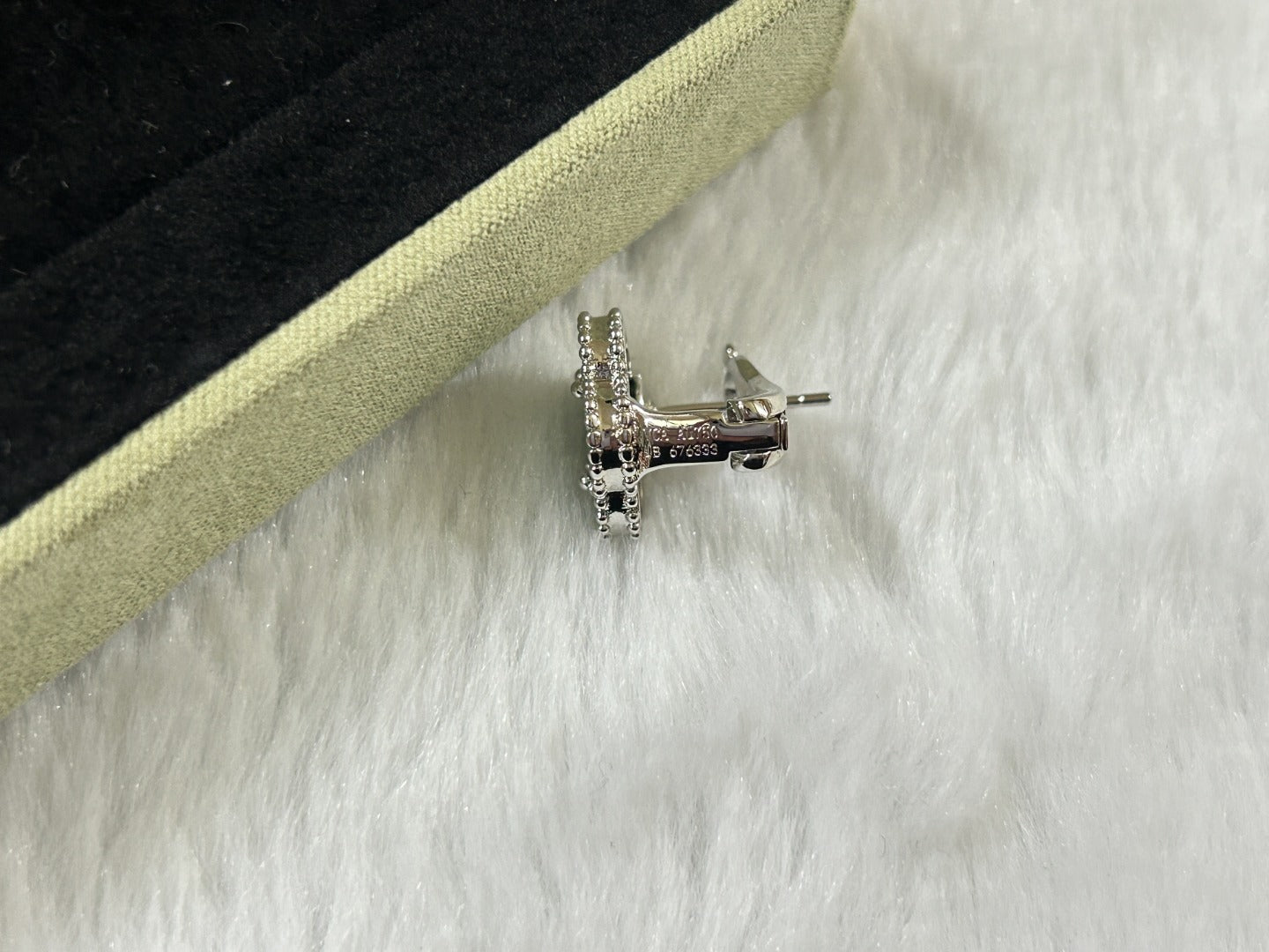 [Glow Jewelry]CLOVER PIETERSITE MEDIUM STUD EARRINGS