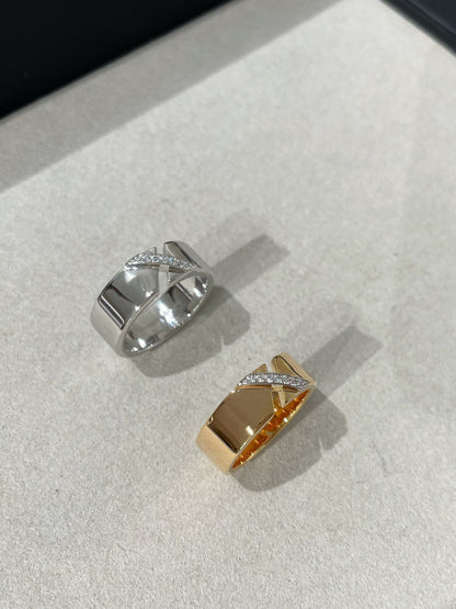 ¡®Glow Jewelry¡¯LIENS EVIDENCE DIAOMOND RING
