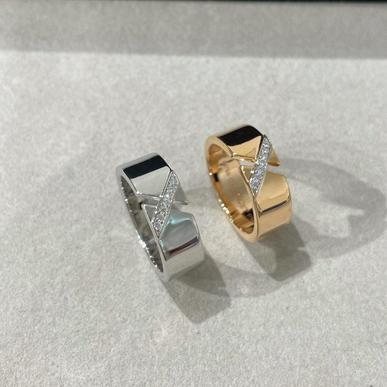 ¡®Glow Jewelry¡¯LIENS EVIDENCE DIAOMOND RING