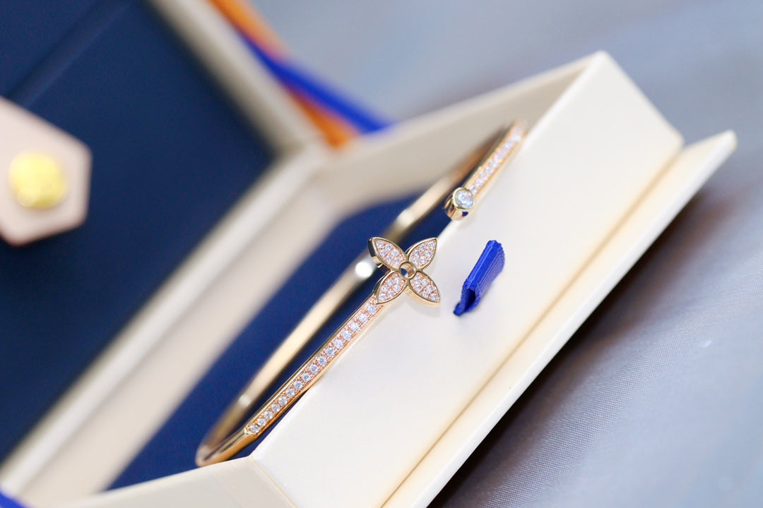 „Glow Jewelry“ IDYLLE ARMBAND AUS ROSÉGOLD, OFFEN, MIT DIAMANTEN BESETZT
