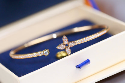 „Glow Jewelry“ IDYLLE ARMBAND AUS ROSÉGOLD, OFFEN, MIT DIAMANTEN BESETZT