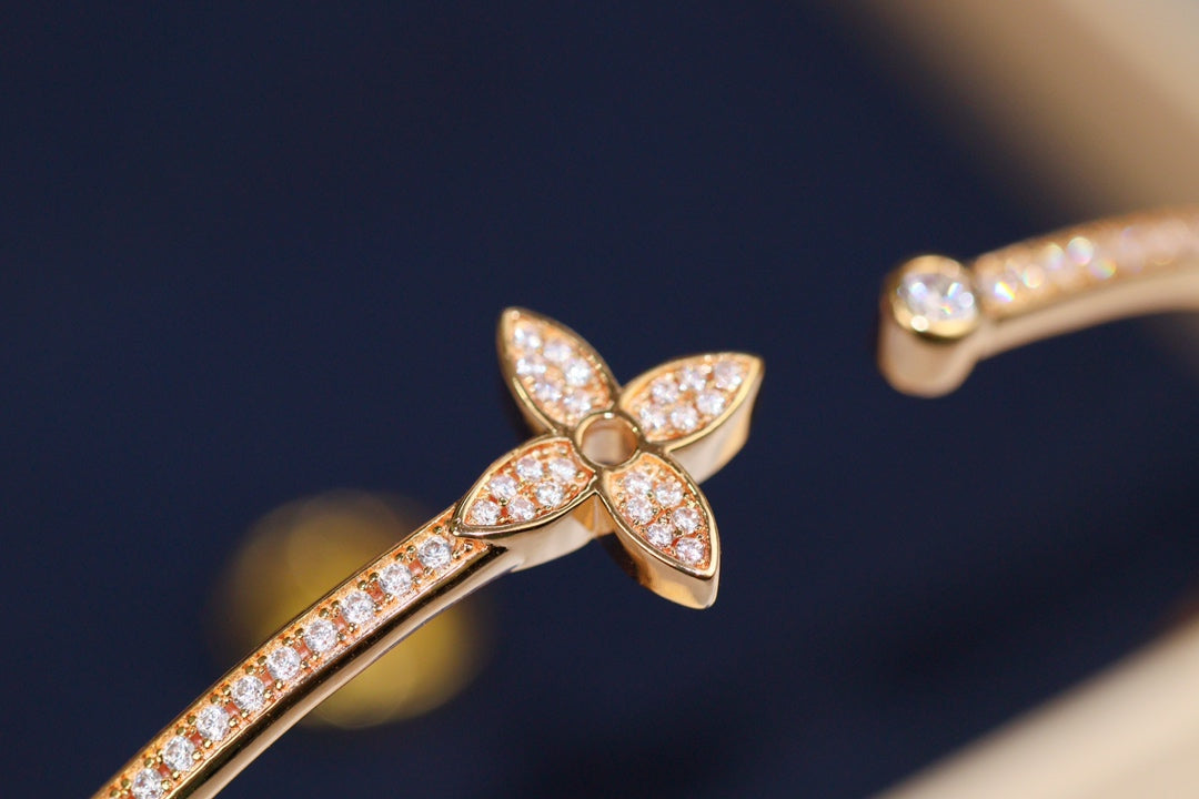 „Glow Jewelry“ IDYLLE ARMBAND AUS ROSÉGOLD, OFFEN, MIT DIAMANTEN BESETZT
