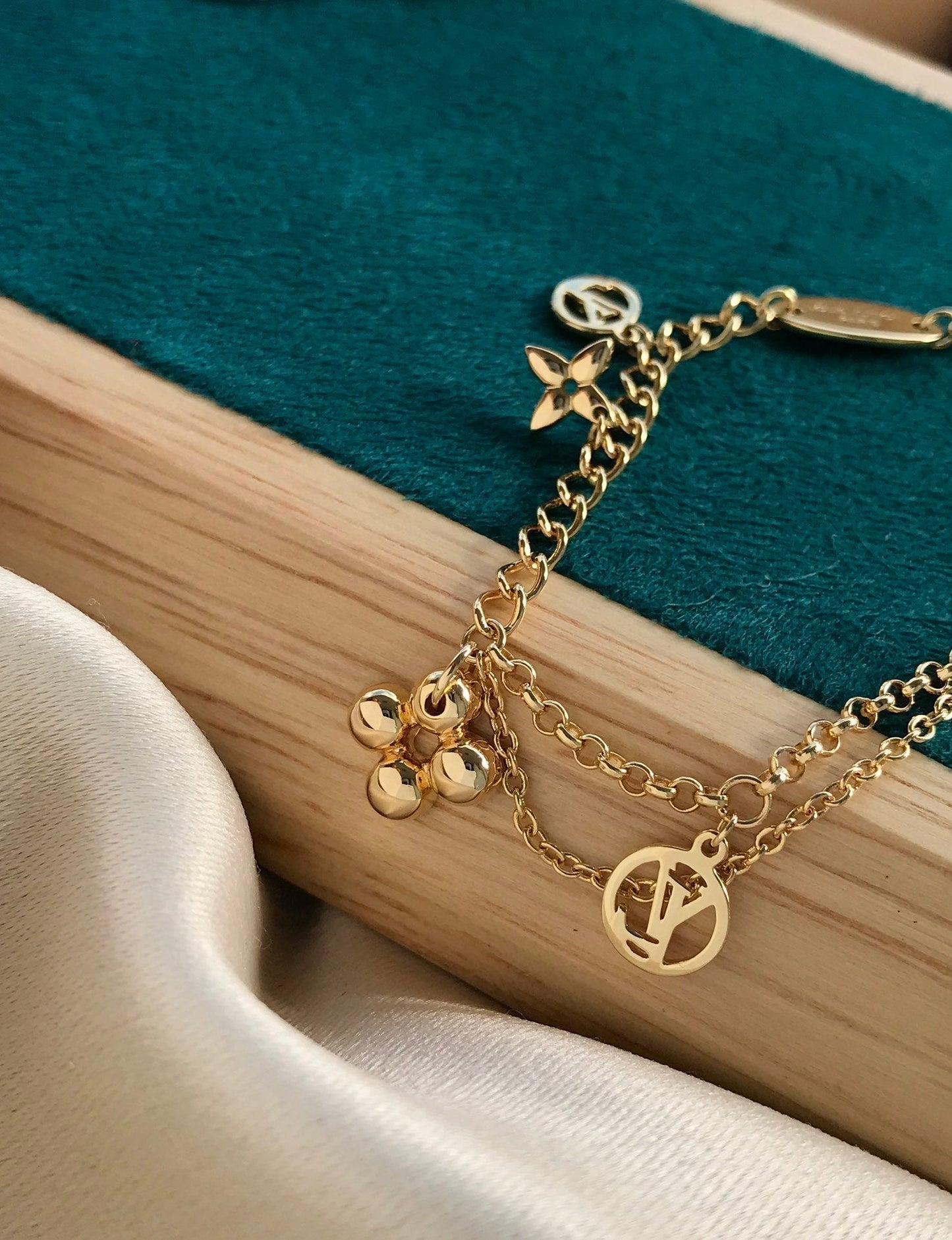 „Glow Jewelry“ BLOOMING PINK GOLD MOP ARMBAND
