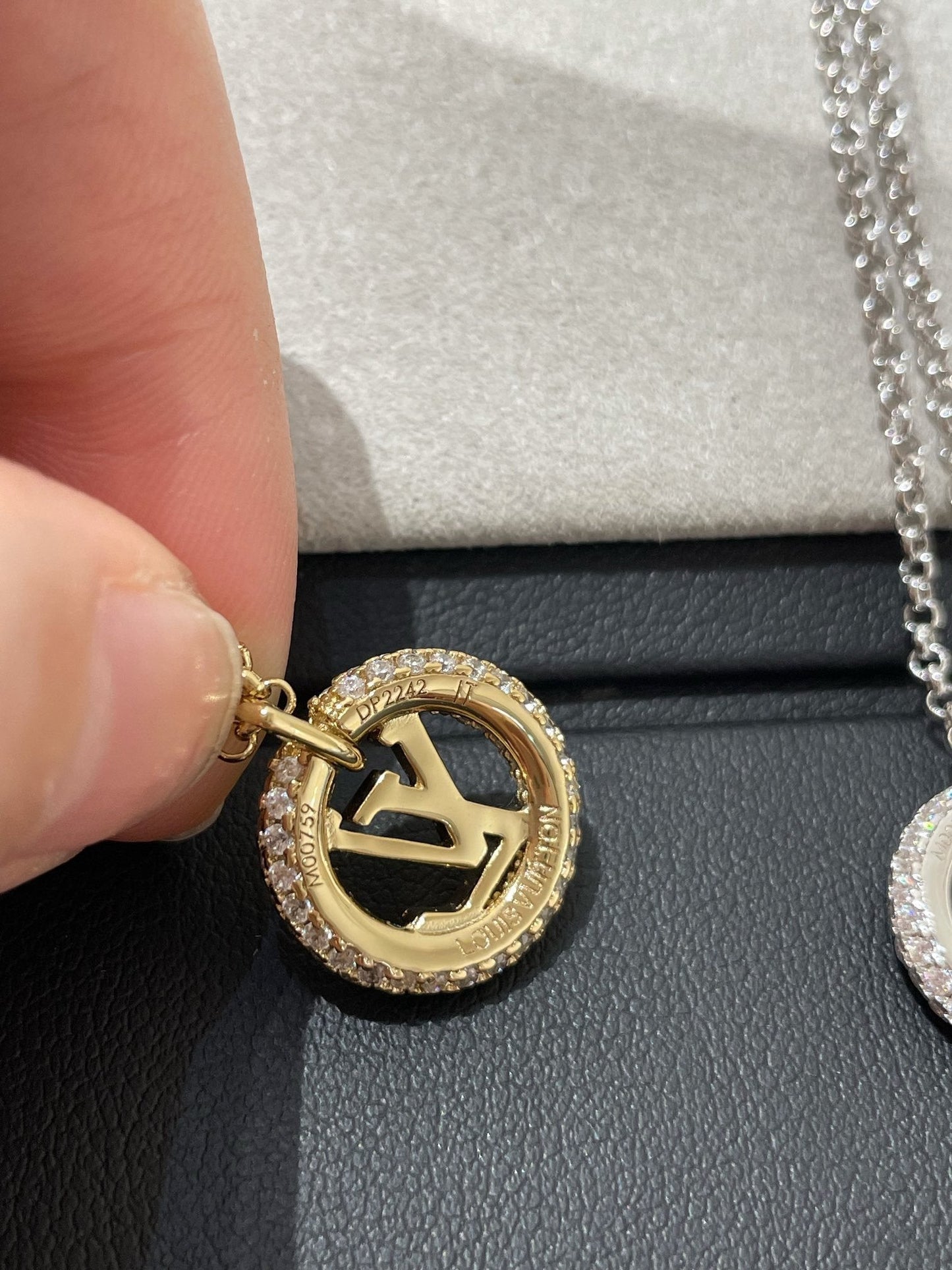 Halskette mit Diamantbesatz „Glow Jewelry“ von Night