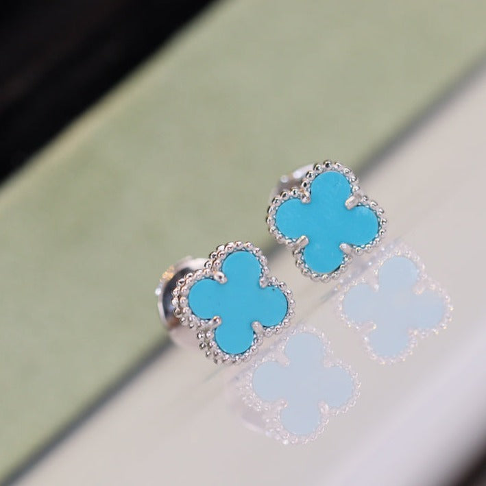 „Glow Jewelry“ KLEINE KLEEBKATTEN-OHRSTECKER AUS SILBER MIT TÜRKIS