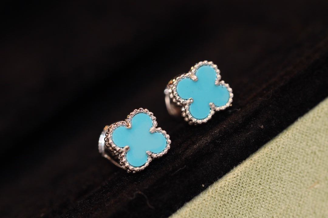 „Glow Jewelry“ KLEINE KLEEBKATTEN-OHRSTECKER AUS SILBER MIT TÜRKIS