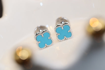 „Glow Jewelry“ KLEINE KLEEBKATTEN-OHRSTECKER AUS SILBER MIT TÜRKIS