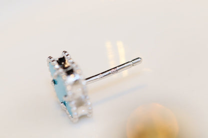 „Glow Jewelry“ KLEINE KLEEBKATTEN-OHRSTECKER AUS SILBER MIT TÜRKIS