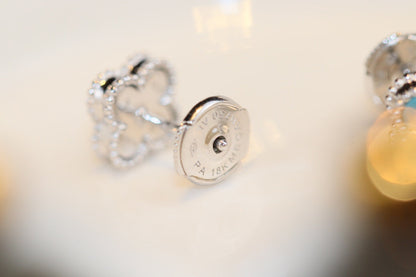 „Glow Jewelry“ KLEINE KLEEBKATTEN-OHRSTECKER AUS SILBER MIT TÜRKIS