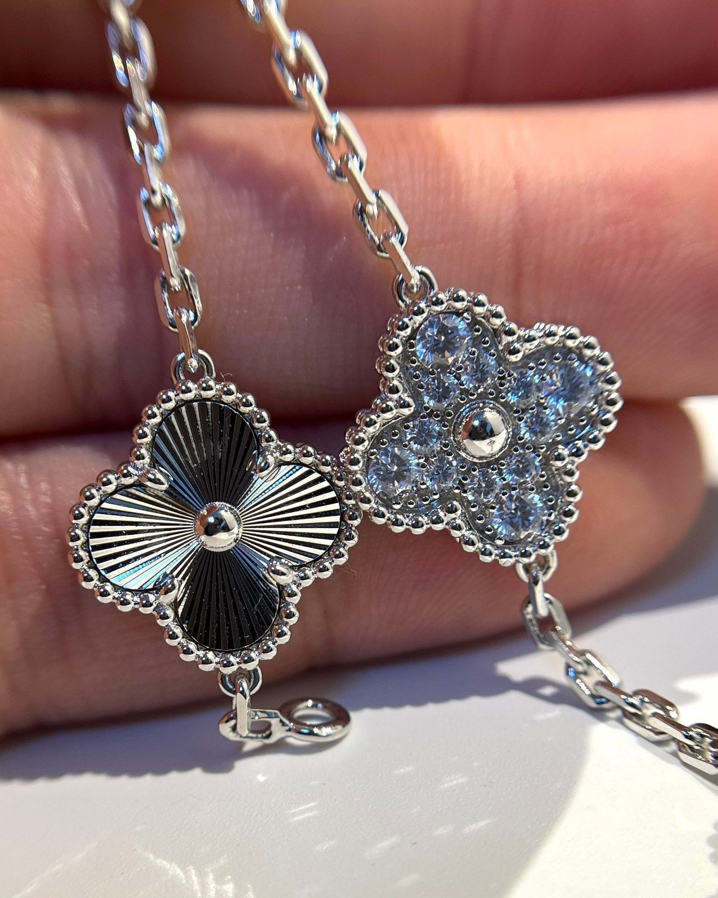 [Glow Jewelry] 新着クローバー5モチーフレーザーブレスレットコレクション