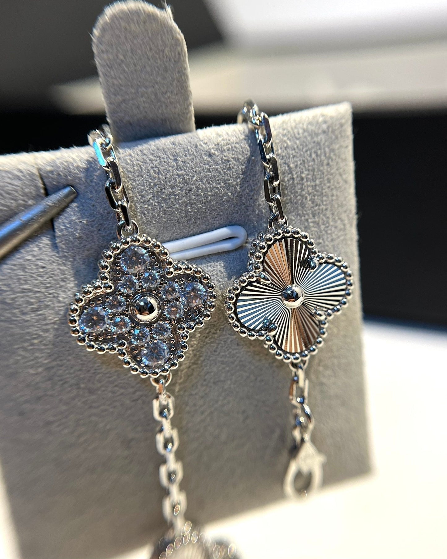 [Glow Jewelry] 新着クローバー5モチーフレーザーブレスレットコレクション