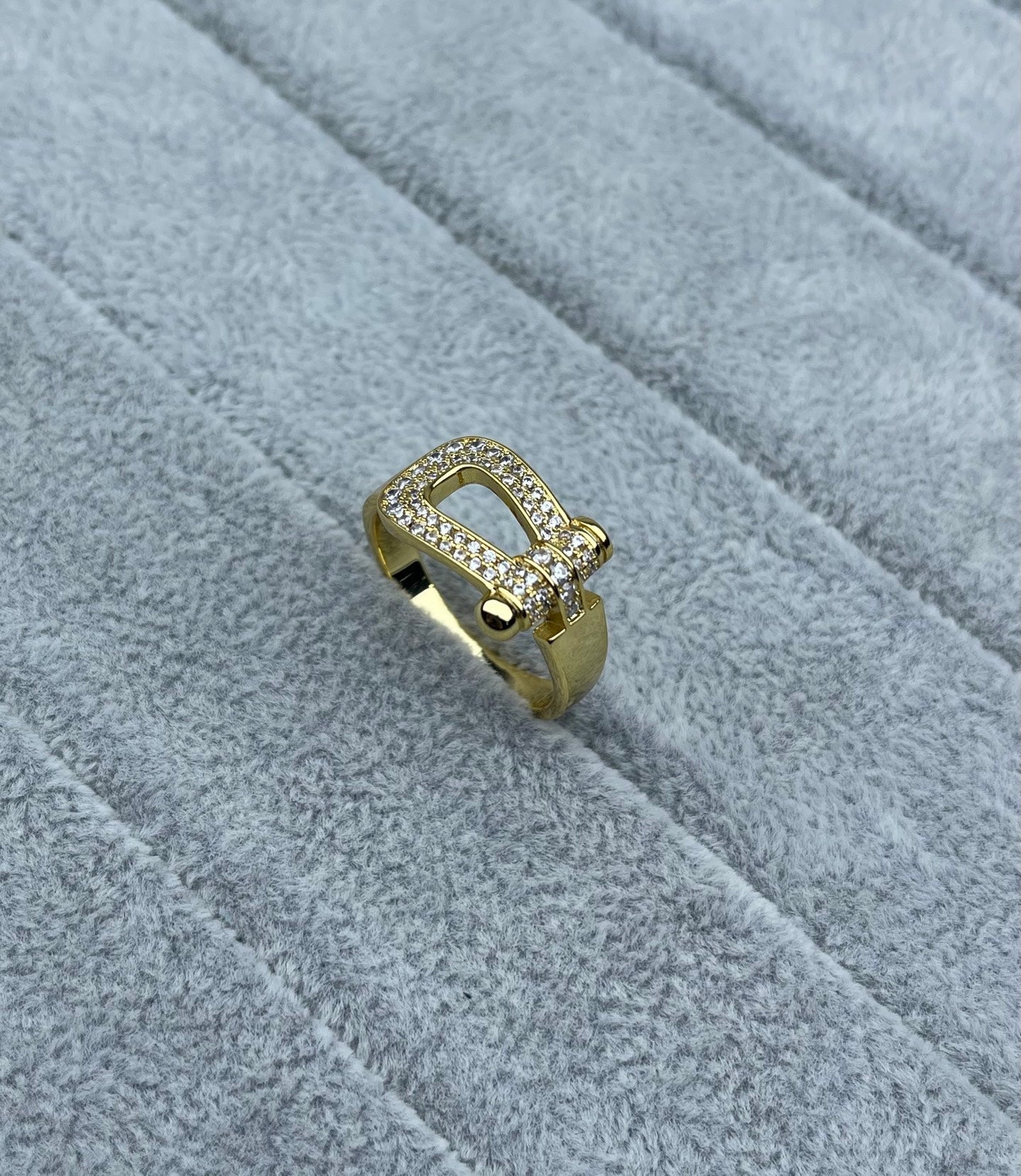 [Glow Jewelry]Wide Hoof-Shaped Diamond-Studded Ring