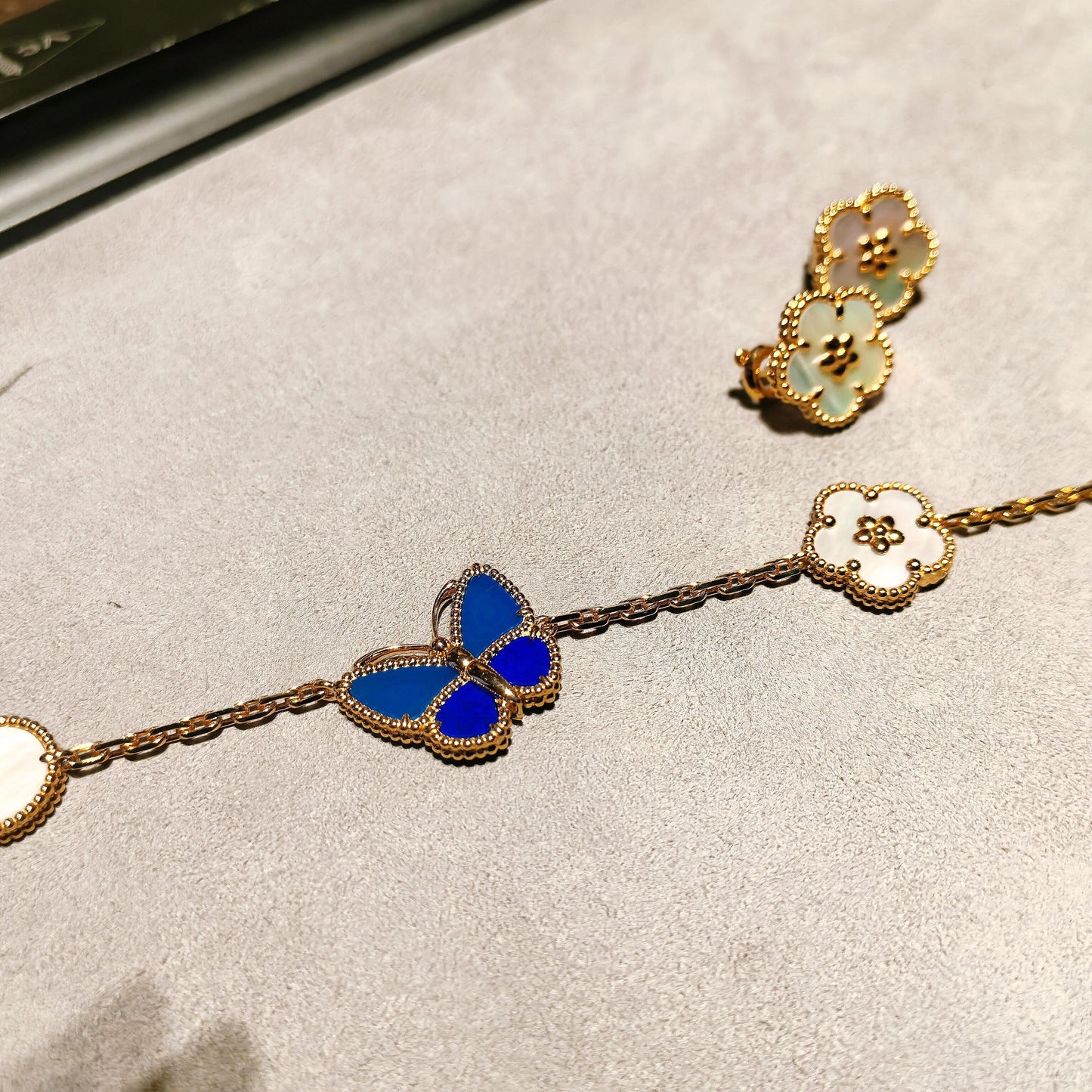 [Glow Jewelry] 2026 NEUES FRÜHLINGS GLÜCKSARMBAND MIT 5 MOTIVEN