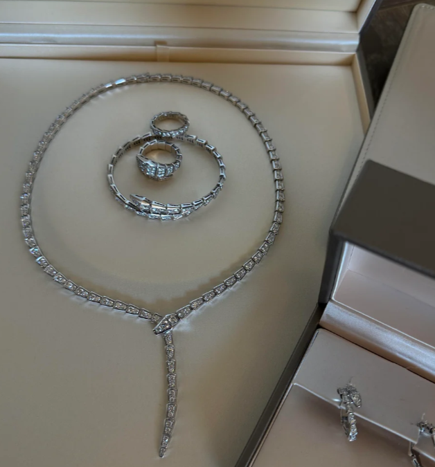 [Glow Jewelry]NEW！SERPENT DIAMOND NECKLACE