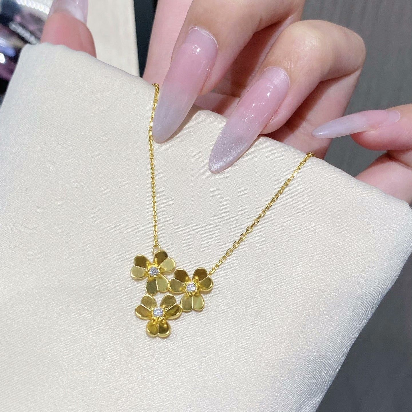 ¡®Glow Jewelry¡¯FRIVOLE ROSÉGOLD BLUMEN-DIAMANT-HALSKETTE
