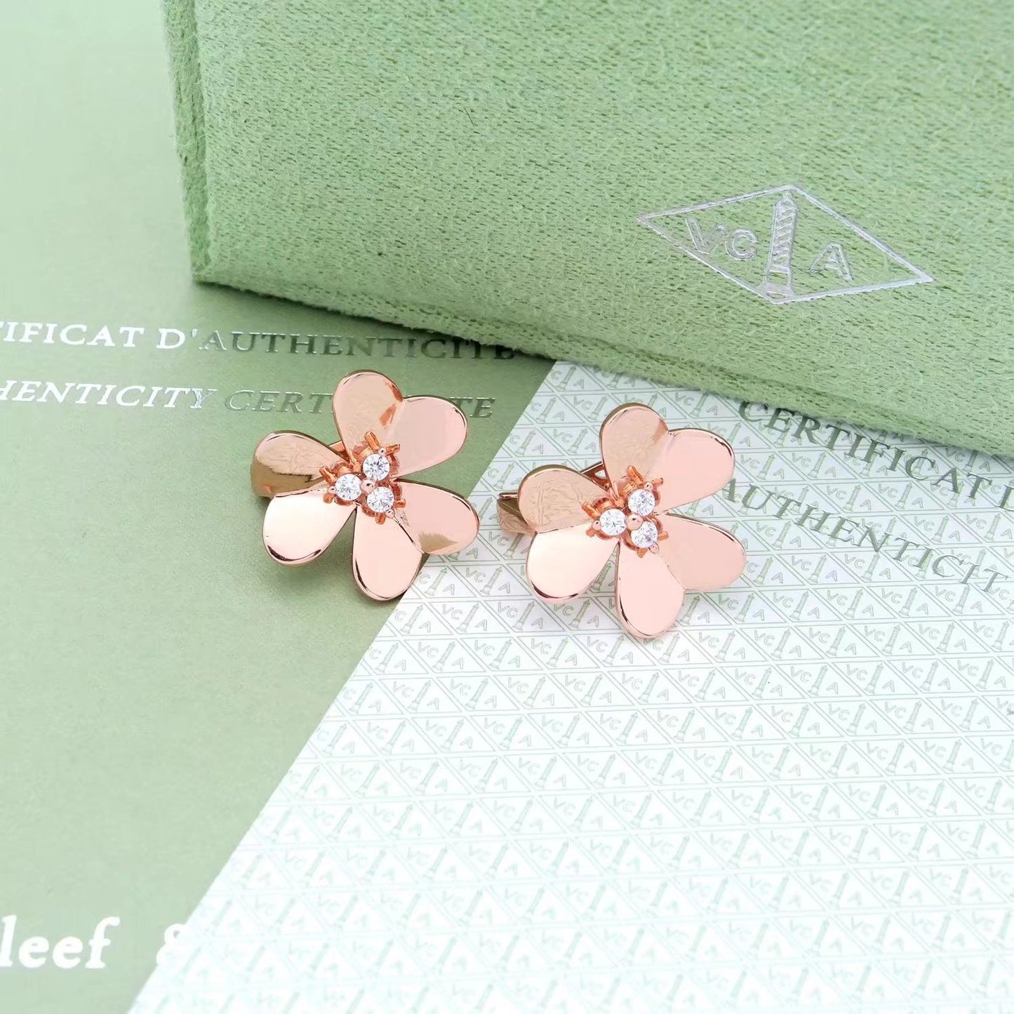 „Glow Jewelry“FRIVOLE OHRRINGE – GROSSES MODELL