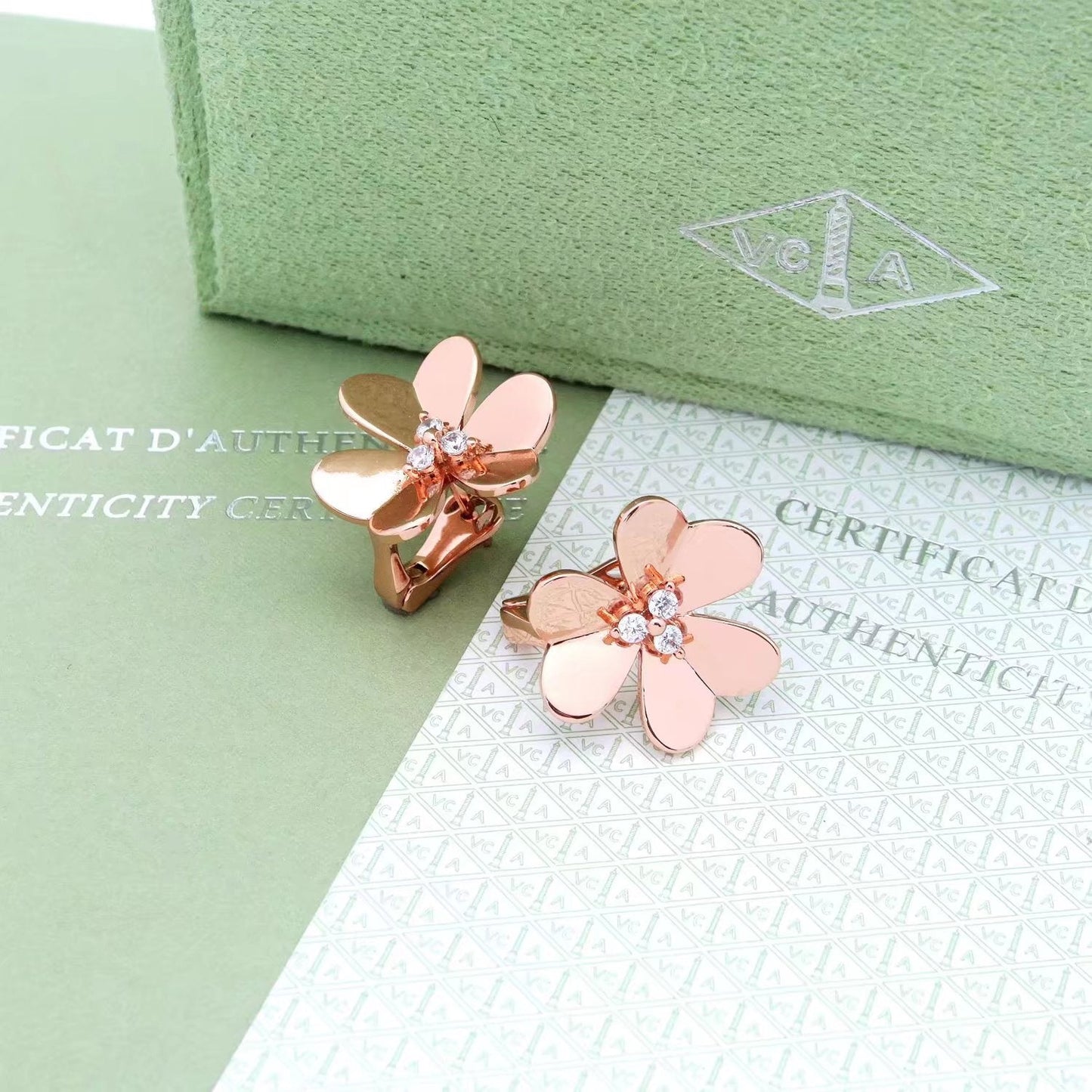 „Glow Jewelry“FRIVOLE OHRRINGE – GROSSES MODELL