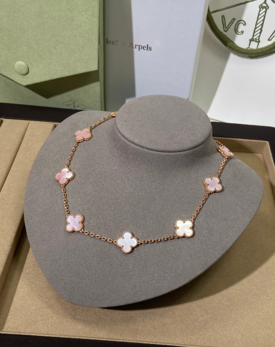 [Glow Jewelry Jewellery] Pink Necklace with Ten Clover Designs