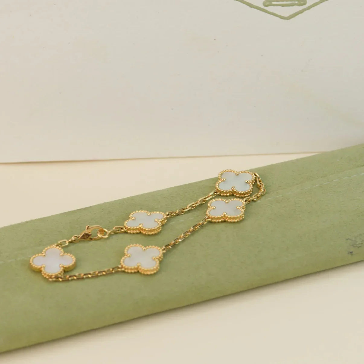 [Glow Jewelry]Neue KOLLEKTION CLOVER WHITE PEARL MOP 5 MOTIV ARMBÄNDER