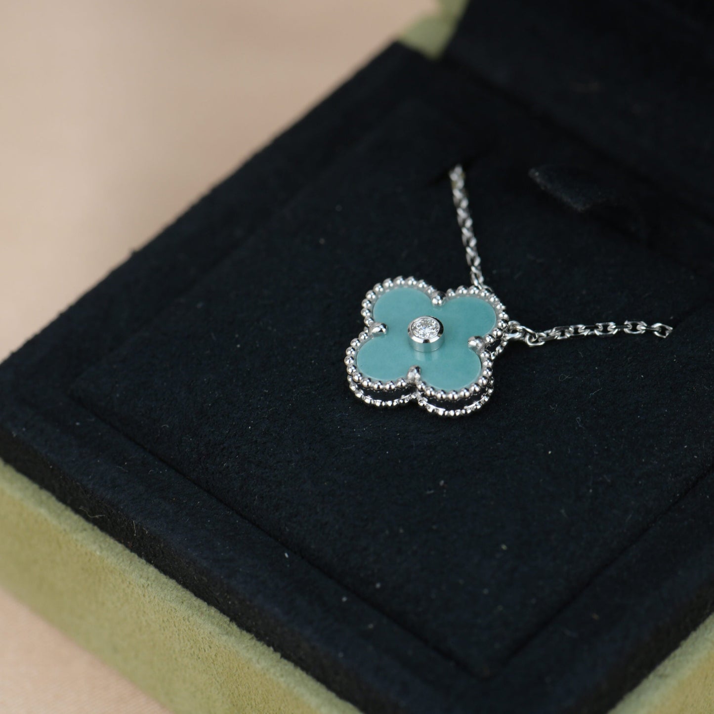 ¡®Glow Jewelry¡¯CLOVER 15MM DIAMOND SVRES PORCELAIN  NECKLACE SILVER