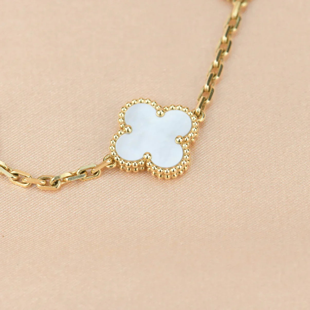 [Glow Jewelry]Neue KOLLEKTION CLOVER WHITE PEARL MOP 5 MOTIV ARMBÄNDER