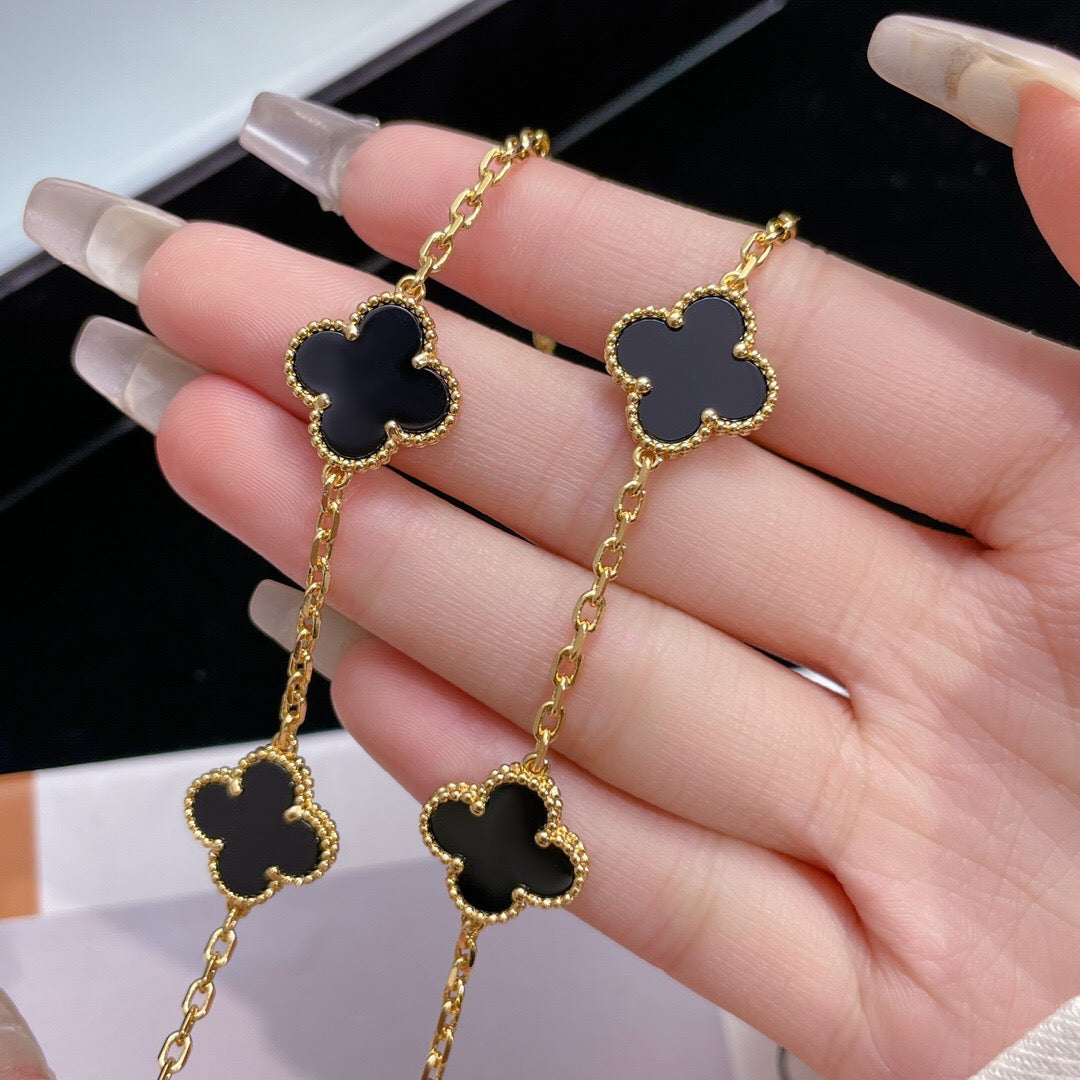 „Glow Jewelry“ KLEE-KETTE MIT 10 MOTIVEN AUS ONYX