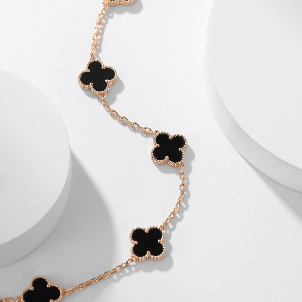 „Glow Jewelry“ KLEE-KETTE MIT 10 MOTIVEN AUS ONYX