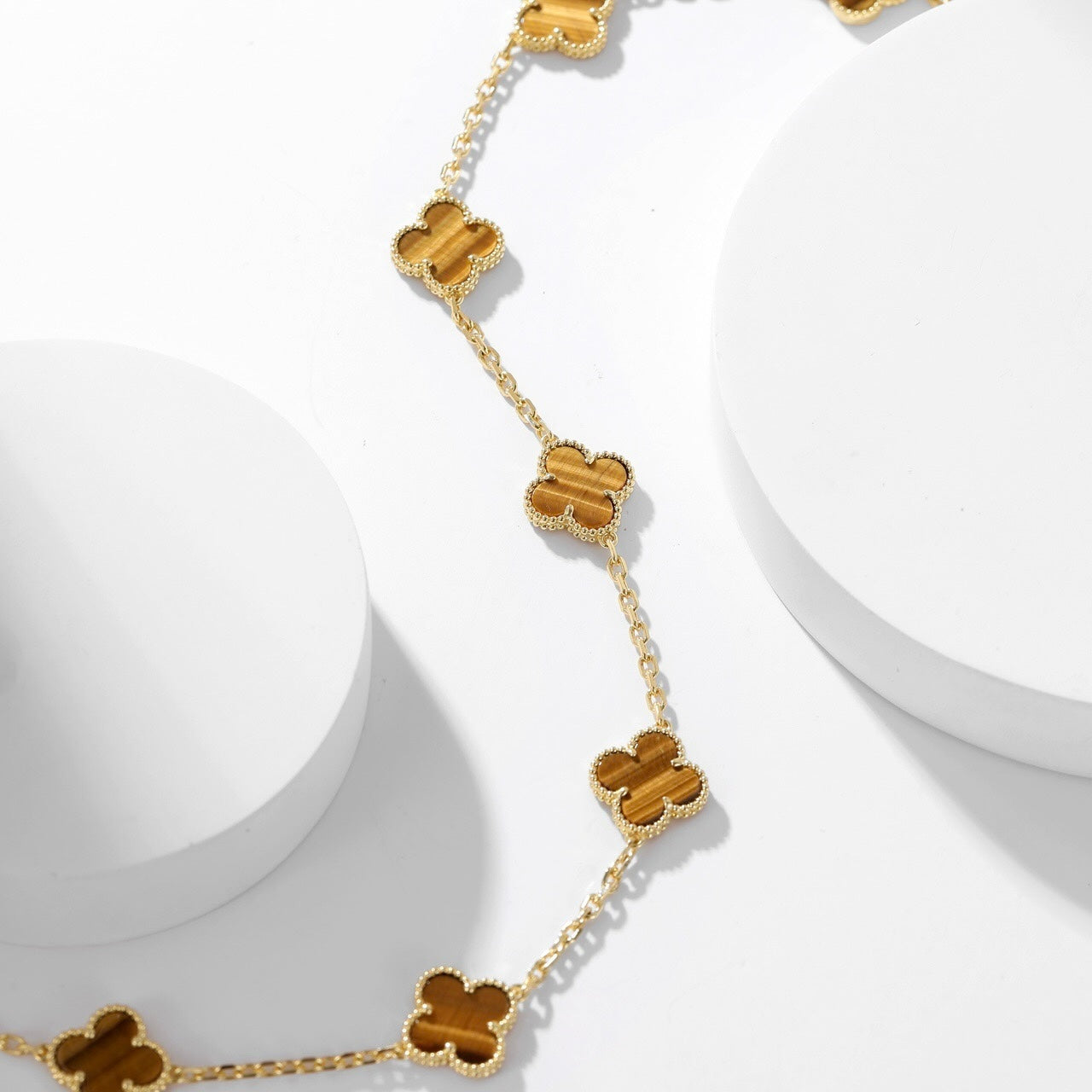 CLOVER 10 MOTIFS TIGER EYE HALSKETTE von Glow Jewelry