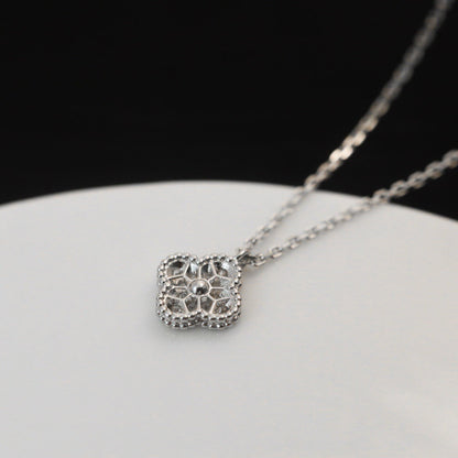 „Glow Jewelry“ KLEINE KLEEBLATT-HALSKETTE MIT 9,5 MM ANHÄNGER UND DIAMANTEN