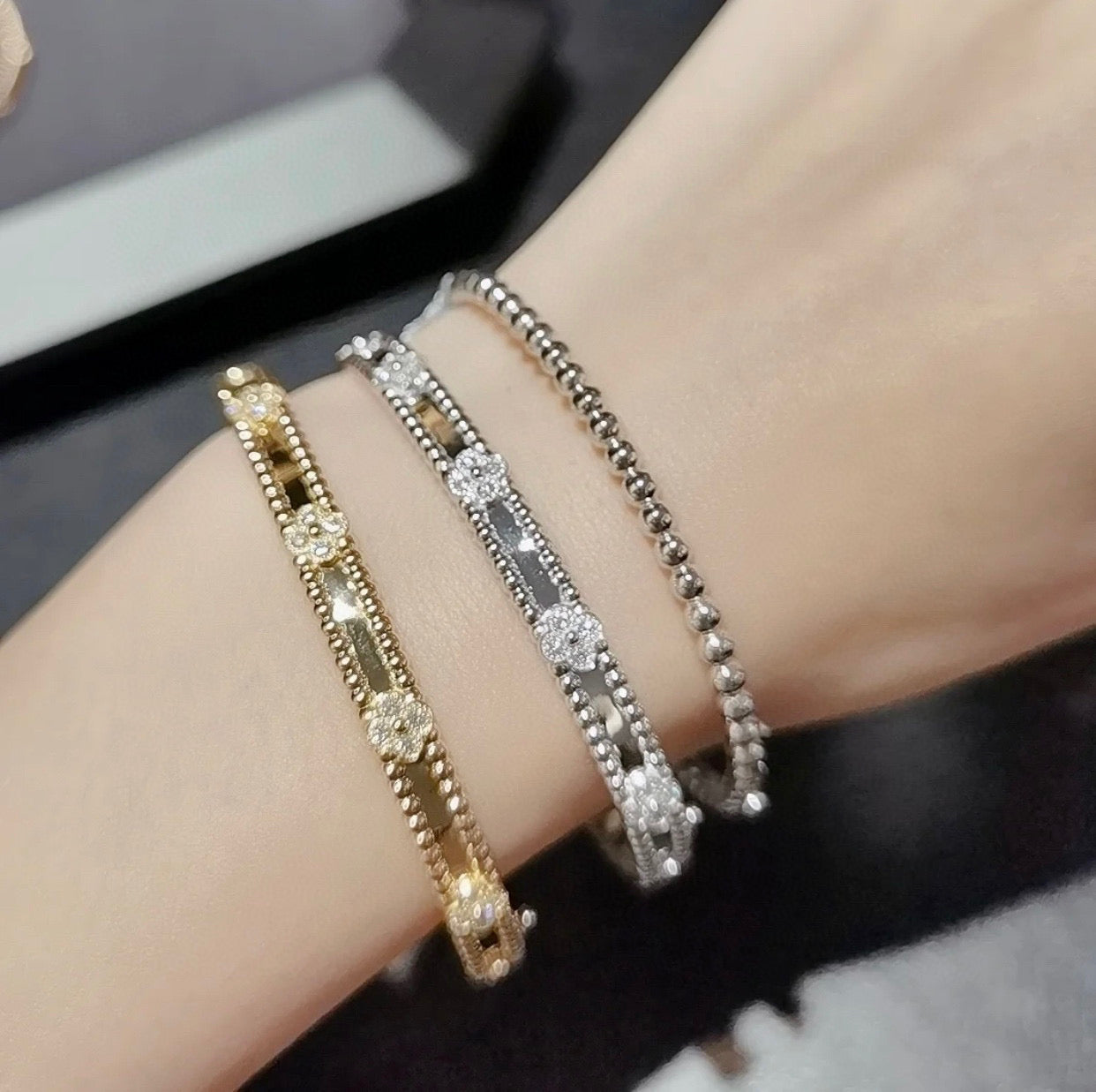 Glow Jewelry Kleeblatt-Armband mit 4mm Diamanten