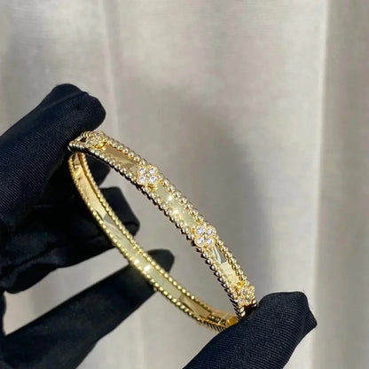 Glow Jewelry Kleeblatt-Armband mit 4mm Diamanten