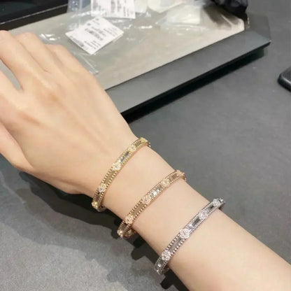 Glow Jewelry Kleeblatt-Armband mit 4mm Diamanten