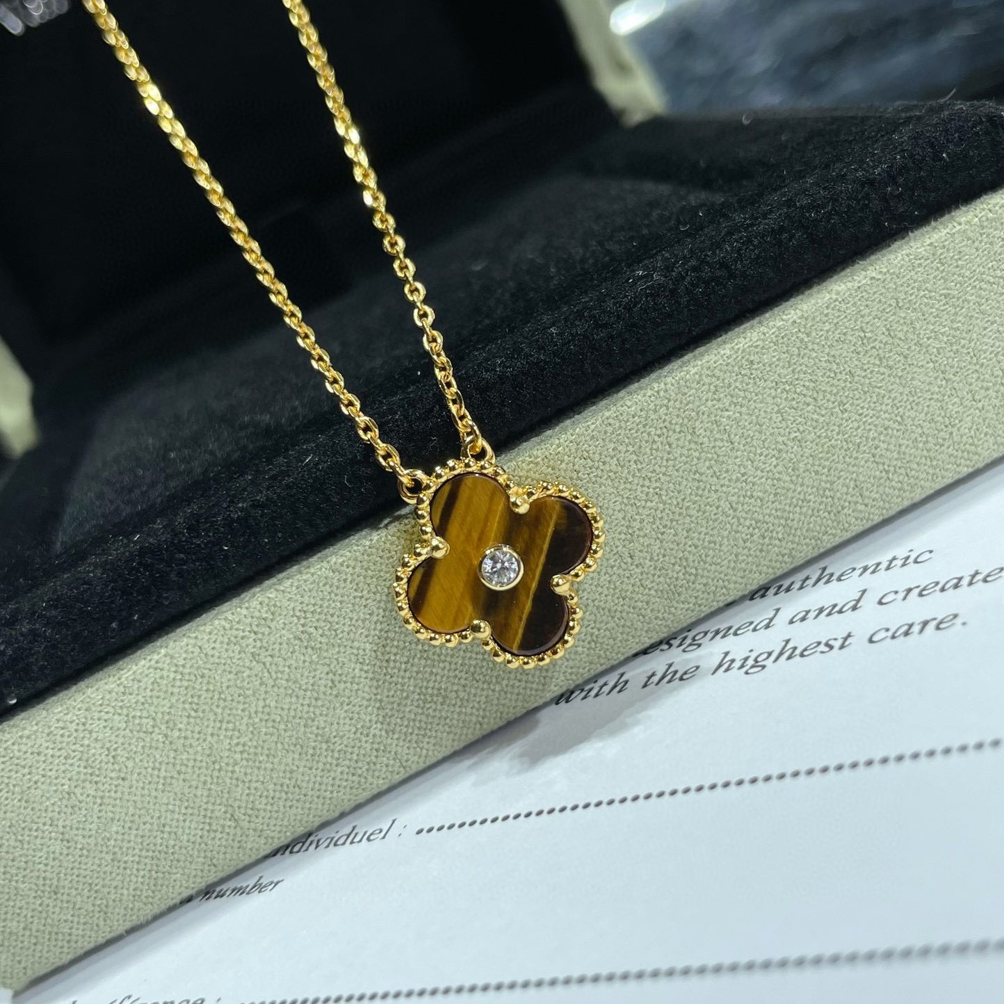 [Glow Jewelry]CLOVER 15MM DIAMOND AND YELLOW TIGER'S EYE AGATE necklace