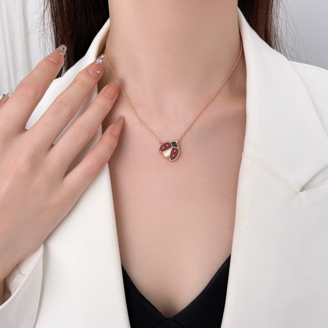 ¡®Glow Jewelry¡¯Glücks-Karneol-Marienkäfer-Halskette