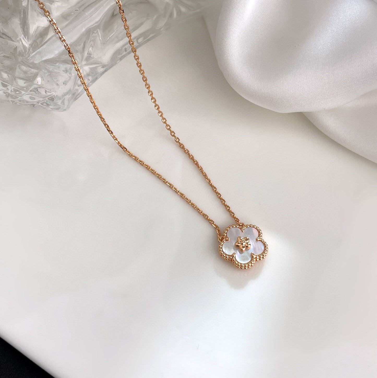 ¡®Glow Jewelry¡¯LUCKY  WHITE MOP  PLUM BLOSSOM NECKLACE
