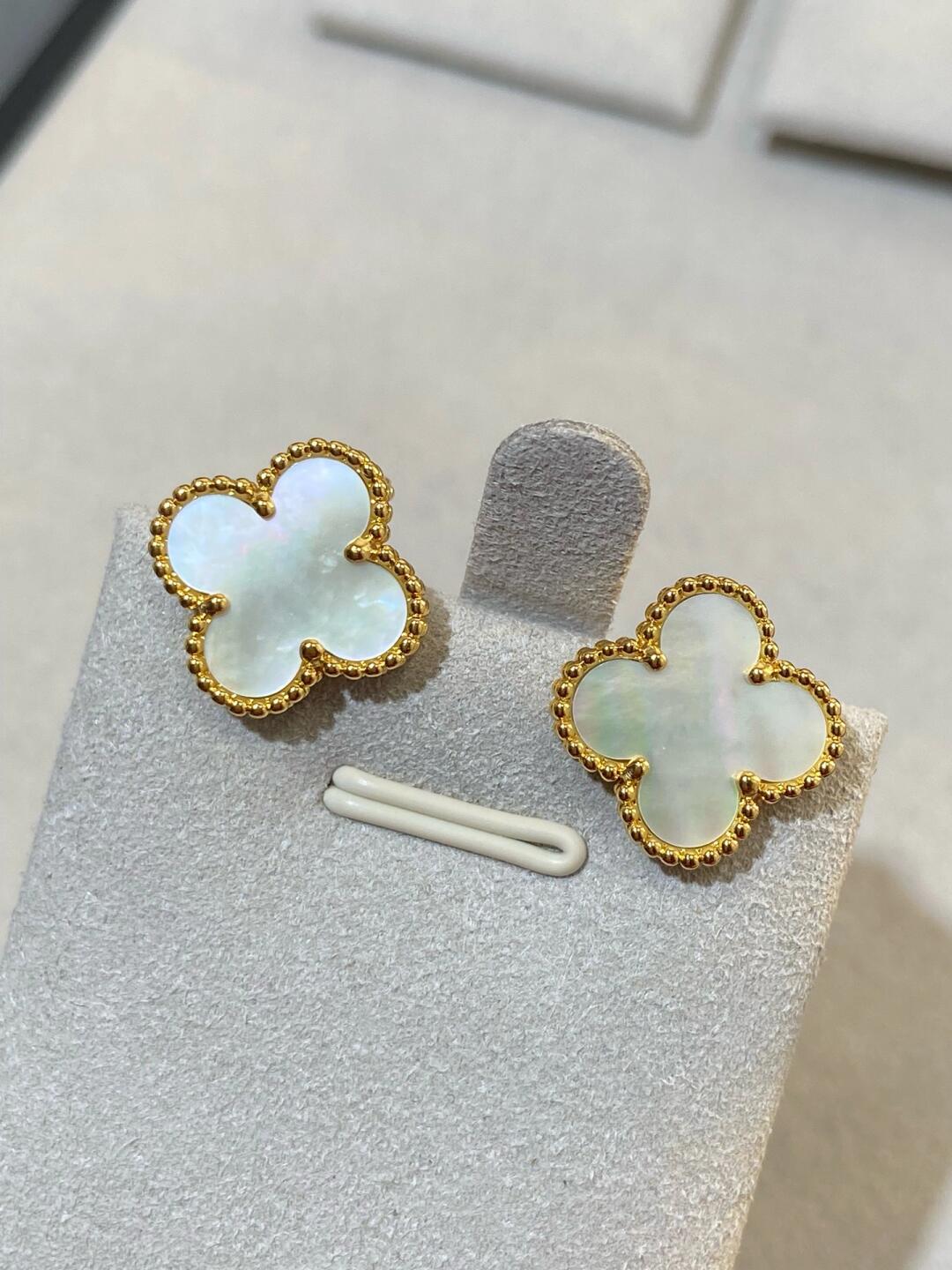 [Glow Jewelry] CLOVER LARGE (20mm) 1 MOTIF WEISSE PERLMUTT-OHRSTECKER