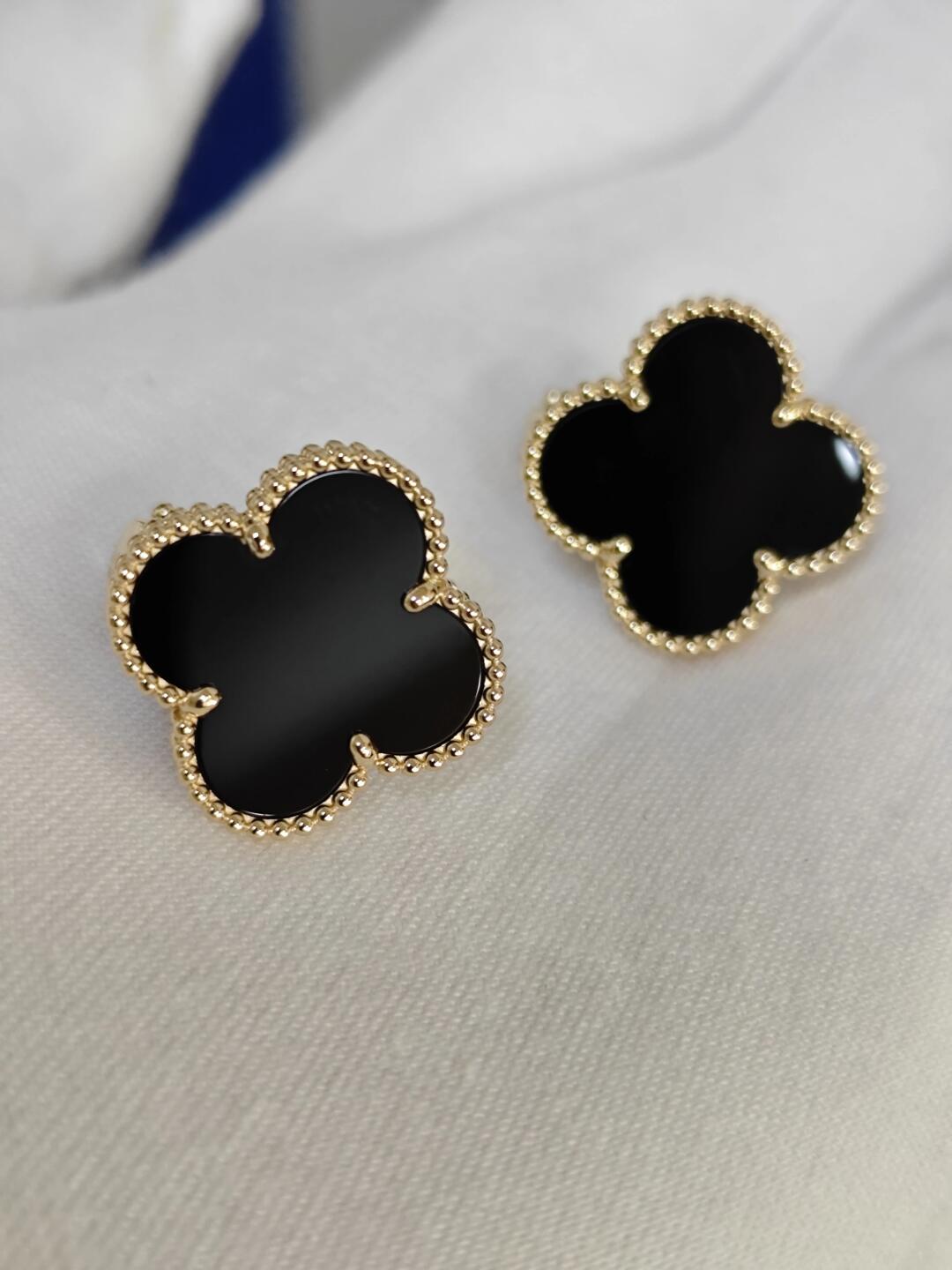 [Glow Jewelry] CLOVER 20MM BLACK MOP EARRINGS