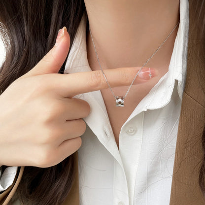 Glow Jewelry「BEE MINI PEDANT DIAMOND NECKLACE」