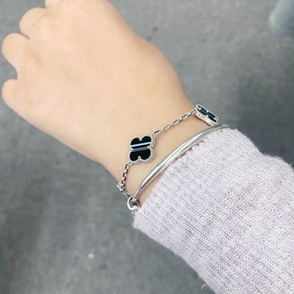Glow Jewelry „CLOVER 5 MOTIF VEINED ONYX BRACELET“ SILBER