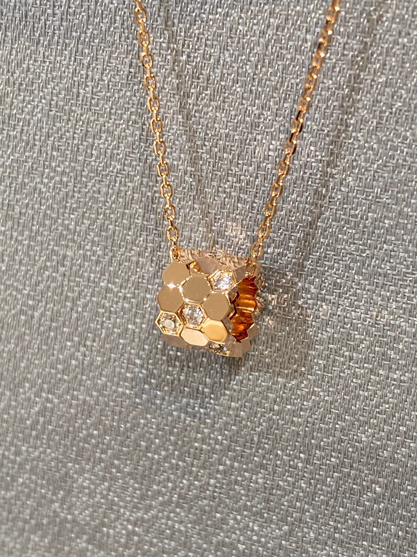 [Glow Jewelry]BEE LOVE DIAMOND NECKLACE