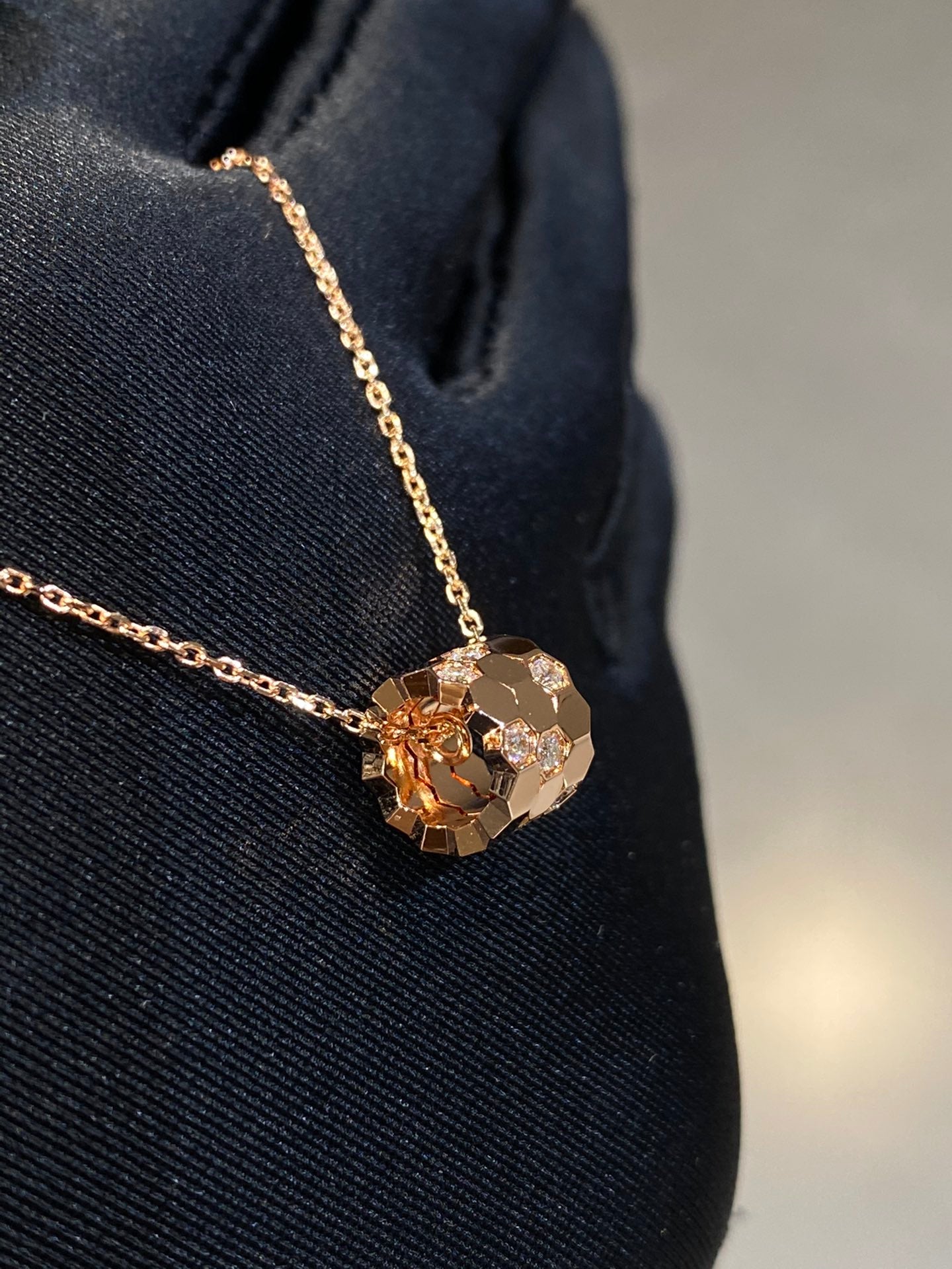 [Glow Jewelry]BEE LOVE DIAMOND NECKLACE